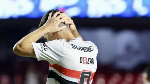 SP – SAO PAULO – 19/02/2025 – PAULISTA 2025, SAO PAULO X PONTE PRETA – Oscar jogador do Sao Paulo lamenta durante partida contra o Ponte Preta no estadio Morumbi pelo campeonato Paulista 2025.