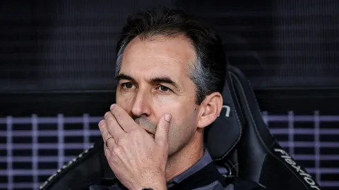 Léo Condé durante partida contra o Timão