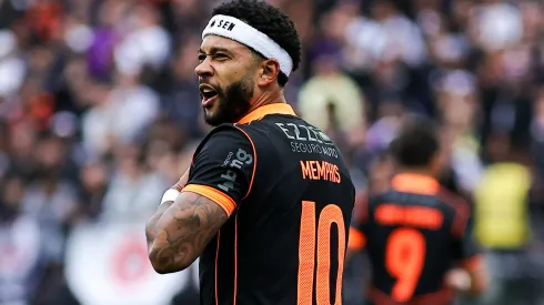 SP – SAO PAULO – 09/11/2025 – BRASILEIRO A 2025, CORINTHIANS X CEARA – Memphis Depay jogador do Corinthians durante partida contra o Ceara no estadio Arena Corinthians pelo campeonato Brasileiro A 2025. Foto: Fabio Giannelli/AGIF