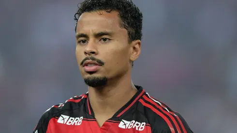 Volante tem o futuro incerto – Foto: Thiago Ribeiro/AGIF.