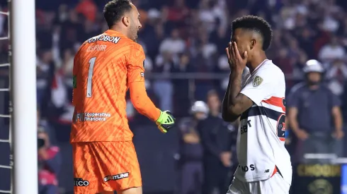 SP – SAO PAULO – 19/08/2025 – COPA LIBERTADORES 2025, SAO PAULO X ATLETICO NACIONAL – Marcos Antonio jogador do Sao Paulo lamenta penalti perdido em decisao durante partida contra o Atletico Nacional no estadio Morumbi pelo campeonato Copa Libertadores 2025. Foto: Marcello Zambrana/AGIF