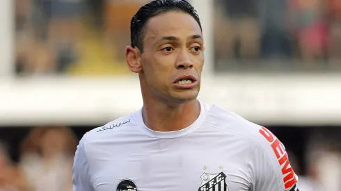 Ricardo Oliveira sempre brilhou com a camisa do Santos em clássicos