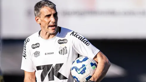 Vojvoda em treino do Santos