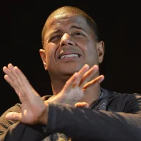 Marcelinho Carioca perdeu a linha ao fazer críticas pesadíssimas sobre Memphis Depay no Corinthians