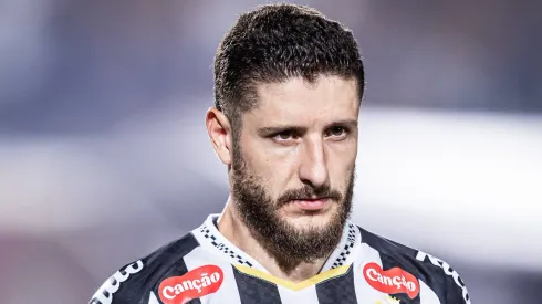 Zé Rafael toma decisão importante nos bastidores do Santos