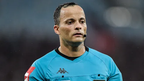 Arbitro de Atlético x Fortaleza. Foto: Thiago Ribeiro/AGIF