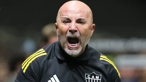 Treinador segue fazendo testes – Foto: Gilson Lobo/AGIF.