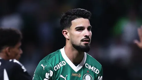 El delantero argentino está colgado con dos tarjetas.