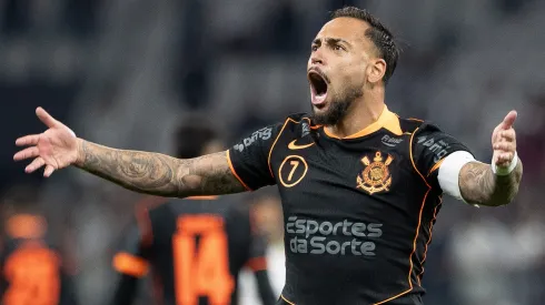 SP – SAO PAULO – 18/10/2025 – BRASILEIRO A 2025, CORINTHIANS X ATLETICO-MG – Maycon jogador do Corinthians comemora seu gol durante partida contra o Atletico-MG no estadio Arena Corinthians pelo campeonato Brasileiro A 2025. Foto: Joisel Amaral/AGIF