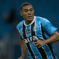 Carlos Vinicius se destaca e mostra papel fundamental nas vitórias recentes do Grêmio