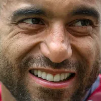 Lucas Moura sente problema no joelho direito e pode ficar fora de Corinthians x São Paulo no Brasileirão