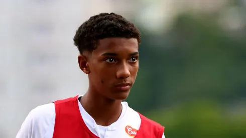 SP – SANTOS – 03/04/2025 – CAMPEONATO BRASILEIRO SUB 20, SANTOS X PALMEIRAS – Robson Junior jogador do Santos durante partida no estadio CT Rei Pele pelo campeonato brasileiro sub 20.