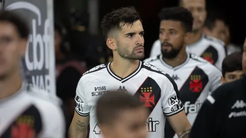 CE – FORTALEZA – 15/04/2025 – BRASILEIRO A 2025, CEARA X VASCO – garre jogador do Vasco durante partida contra o Ceara no estadio Arena Castelao pelo campeonato Brasileiro A 2025. Foto: Baggio Rodrigues/AGIF