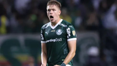 SP – SAO PAULO – 30/10/2025 – COPA LIBERTADORES 2025, PALMEIRAS X LDU – Bruno Fuchs jogador do Palmeiras comemora seu gol durante partida contra o LDU no estadio Arena Allianz Parque pelo campeonato Copa Libertadores 2025. Foto: Marcello Zambrana/AGIF