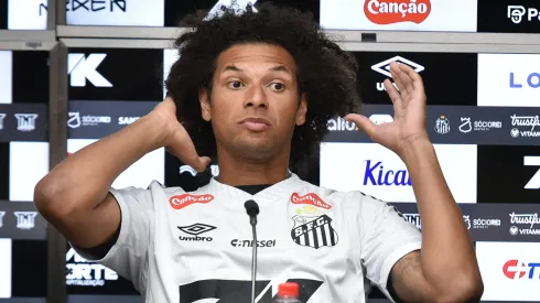 Arão não se calou sobre a polêmica envolvendo Neymar