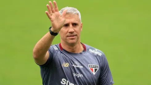 SP – SAO PAULO – 14/11/2025 – TREINO DO SAO PAULO – Hernan Crespo tecnico do Sao Paulo durante treino no estadio CT Barra Funda. Foto: Marcello Zambrana/AGIF