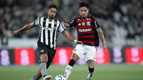 Botafogo não perdoa e provoca Flamengo em pleno aniversário de 77 anos do rival — Foto Jorge RodriguesAGIF