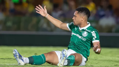SP – MIRASSOL – 09/11/2025 – BRASILEIRO A 2025, MIRASSOL X PALMEIRAS -Vitor Roque jogador do Palmeiras durante partida contra o Mirassol no estadio Jose Maria de Campos Maia pelo campeonato Brasileiro A 2025. Foto: Joisel Amaral/AGIF