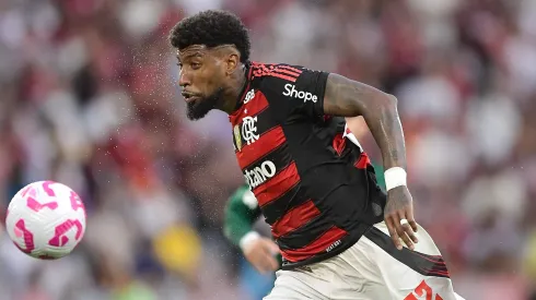 Emerson Royal recibió críticas de la afición del Flamengo. Foto: Thiago Ribeiro/AGIF