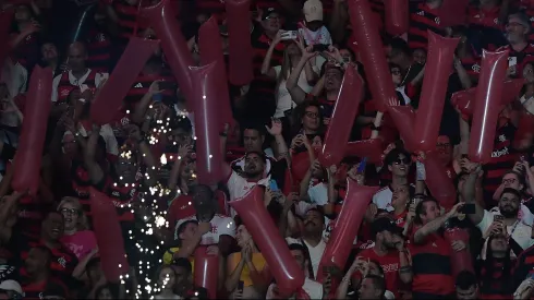 Hinchas del Flamengo festejan en Arena Pernambuco y provocan a sus rivales
