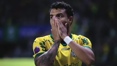 SP – SAO PAULO – 26/10/2025 – BRASILEIRO A 2025, PALMEIRAS X CRUZEIRO – Jefte jogador do Palmeiras lamenta durante partida contra o Cruzeiro no estadio Arena Allianz Parque pelo campeonato Brasileiro A 2025. Foto: Ettore Chiereguini/AGIF