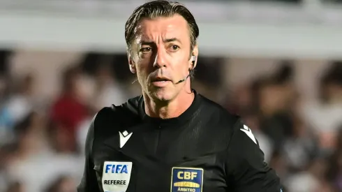 Raphael Claus no señaló penalti para Palmeiras.