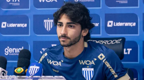 JP durante sua apresentacao oficial como jogador do Avai em coletiva de imprensa realizada na Ressacada. Foto: Beno Kuster/AGIF