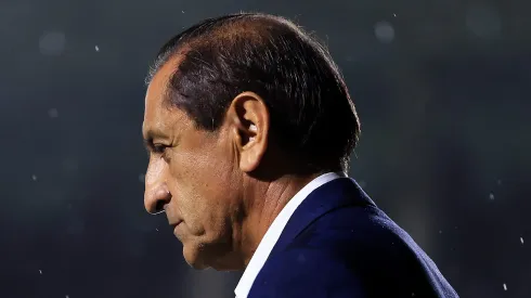 Ramon Díaz, técnico da seleção brasileira em partida pelo campeonato brasileiro (Foto: Buda Mendes/Getty Images)