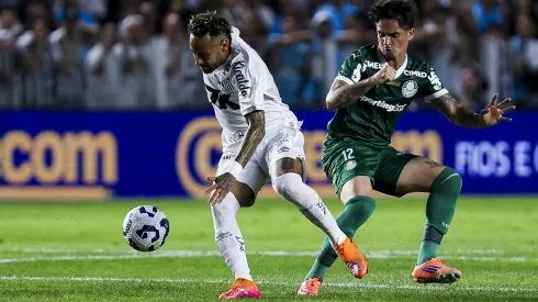 Neymar durante Santos x Palmeiras na Vila Belmiro – (Photo by Ricardo Moreira/Getty Images)
