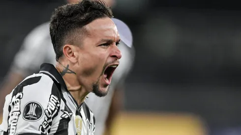 Artur, jugador del Botafogo, durante un partido ante el LDU en el estadio Engenhao por el campeonato de la Copa Libertadores 2025. Foto: Thiago Ribeiro/AGIF