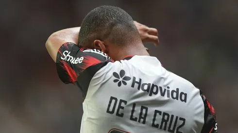 BA – SALVADOR – 05/10/2025 – BRASILEIRO A 2025, BAHIA X FLAMENGO – Nico De La Cruz jogador do Flamengo lamenta durante partida contra o Bahia no estadio Fonte Nova pelo campeonato Brasileiro A 2025.