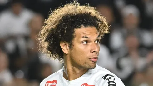 Willian Arão em ação pelo Santos – Foto: Jota Erre/AGIF