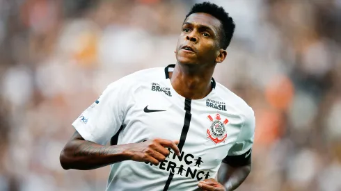 Jô em campo pelo Corinthians. (Photo by Alexandre Schneider/Getty Images)
