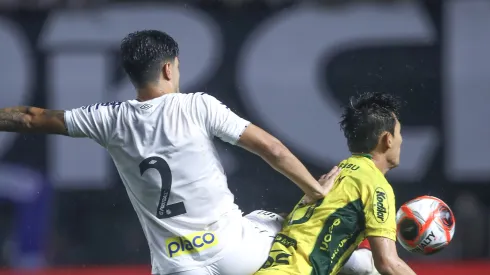 SANTOS X MIRASSOL – Joao Basso jogador do Santos durante partida contra o Mirassol no estadio Vila Belmiro pelo campeonato Paulista 2025.