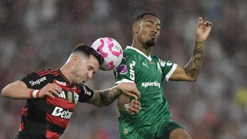 RJ – RIO DE JANEIRO – 19/10/2025 – BRASILEIRO A 2025, FLAMENGO X PALMEIRAS – Saul jogador do Flamengo durante partida contra o Palmeiras no estadio Maracana pelo campeonato Brasileiro A 2025.