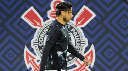 SP – BRAGANCA PAULISTA – 05/11/2025 – BRASILEIRO A 2025, BRAGANTINO X CORINTHIANS – Romero, Jogador do Corinthians durante entrada em campo para partida contra o Bragantino no estadio Cicero De Souza Marques pelo campeonato Brasileiro A 2025. Foto: Joisel Amaral/AGIF