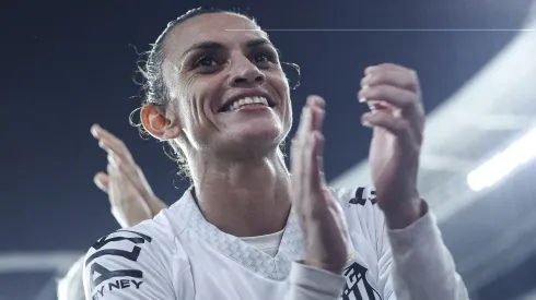 Ana Alice recebeu alta após sofrer choque de cabeça – Foto: Reinaldo Campos/Santos