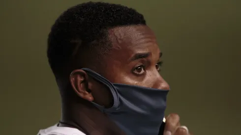 Robinho cumpre pena de prisão em São Paulo.