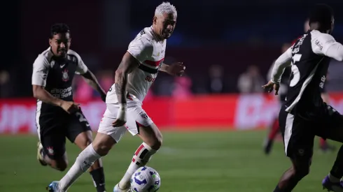Luciano, jugador del São Paulo, durante un partido contra el Corinthians en el estadio Morumbi por el campeonato brasileño A 2025. Foto: Ettore Chiereguini/AGIF