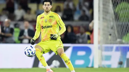 Rossi, jugador de Flamengo, durante un partido contra Fluminense en el estadio Maracaná del campeonato Brasileño A 2025. Foto: Alexandre Loureiro/AGIF