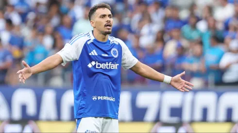 MG – BELO HORIZONTE – 09/11/2025 – BRASILEIRO A 2025, CRUZEIRO X FLUMINENSE – Eduardo jogador do Cruzeiro durante partida contra o Fluminense no estadio Mineirao pelo campeonato Brasileiro A 2025. Foto: Gilson Lobo/AGIF