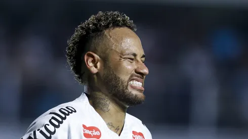 Neymar cometeu pênalti em Reinaldo