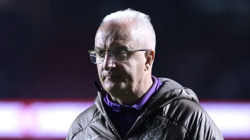 Dorival durante derrota sofrida no Morumbis