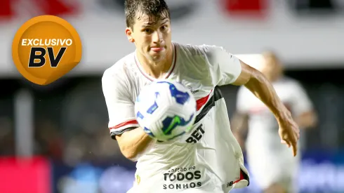 Gonzalo Tapia jogador do São Paulo durante partida contra o Bragantino no estádio Vila Belmiro pelo campeonato Brasileiro A 2025. Foto: Mauricio De Souza/AGIF