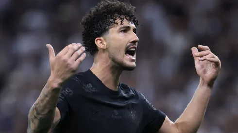 El defensor hace una gran temporada – Foto: Marcello Zambrana/AGIF.