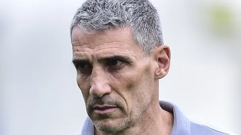 Vojvoda, técnico do Santos em partida pelo campeonato brasileiro (Foto: Mauro Horita/Getty Images)