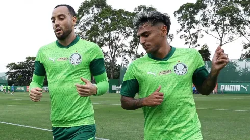 Facundo Torres (à direita) mais uma vez teve atuação abaixo da crítica no Palmeiras – (Foto: Cesar Greco/Palmeiras/by Canon)