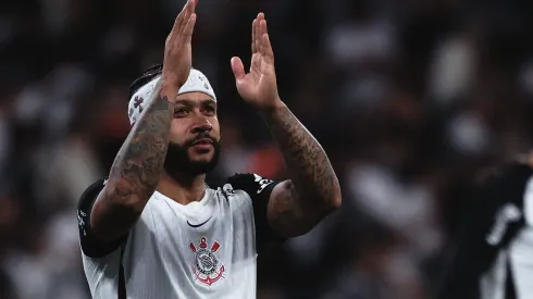 SP – SAO PAULO – 20/11/2025 – BRASILEIRO A 2025, CORINTHIANS X SAO PAULO – Memphis Depay jogador do Corinthians comemora apos partida contra o Sao Paulo no estadio Arena Corinthians pelo campeonato Brasileiro A 2025. Foto: Ettore Chiereguini/AGIF