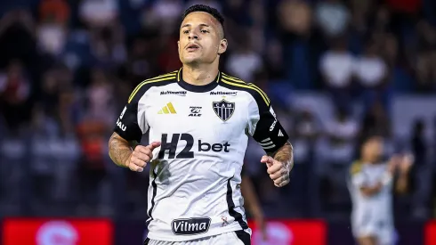 SP – BRAGANCA PAULISTA – 16/11/2025 – BRASILEIRO A 2025, BRAGANTINO X ATLETICO-MG – Guilherme Arana jogador do Atletico-MG durante partida contra o Bragantino no estadio Cicero De Souza Marques pelo campeonato Brasileiro A 2025. Foto: Fabio Giannelli/AGIF