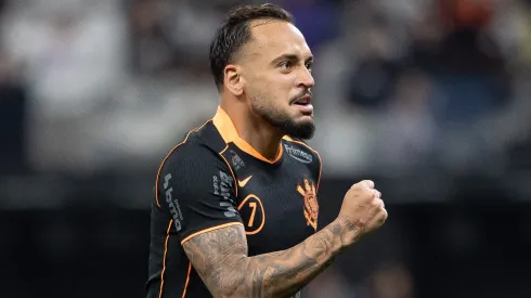 SP – SAO PAULO – 18/10/2025 – BRASILEIRO A 2025, CORINTHIANS X ATLETICO-MG – Maycon jogador do Corinthians comemora seu gol durante partida contra o Atletico-MG no estadio Arena Corinthians pelo campeonato Brasileiro A 2025. Foto: Joisel Amaral/AGIF